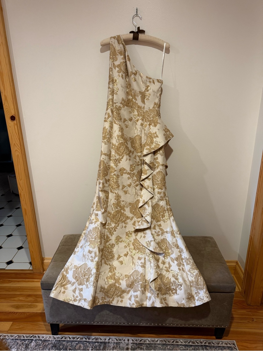 Donna Karan Cream and Gold One-Shoulder Floral Gown